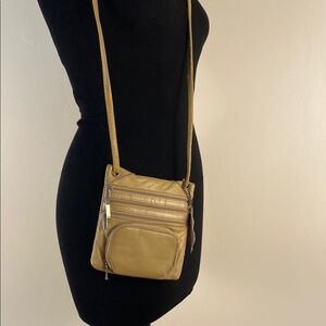 Chic Tan Crossbody Bag with Sleek Design